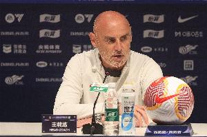 官方赛事平台-穆斯卡特：现在不是去考虑中超冲冠的事情，关注点是明天的比赛