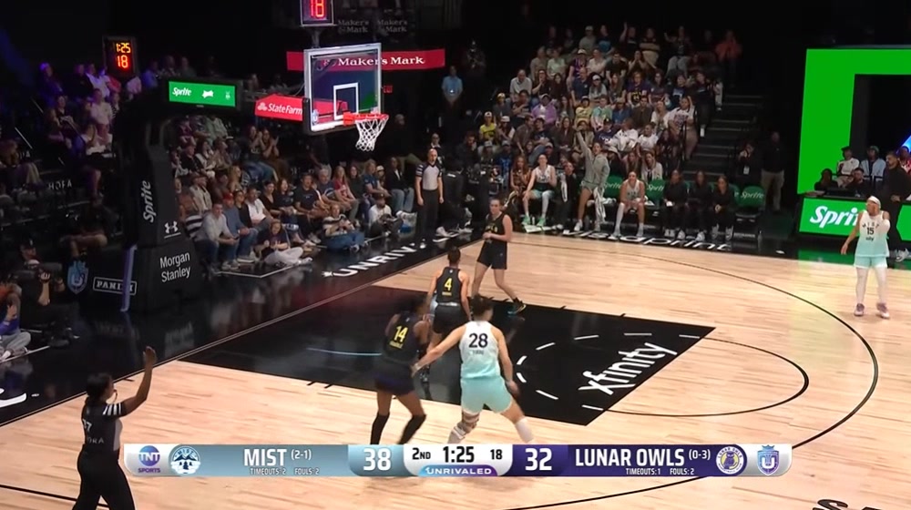 官方赛事平台-李月汝出战3分钟就砍下全队半场最高13分！三分+全场一条龙秀爆了