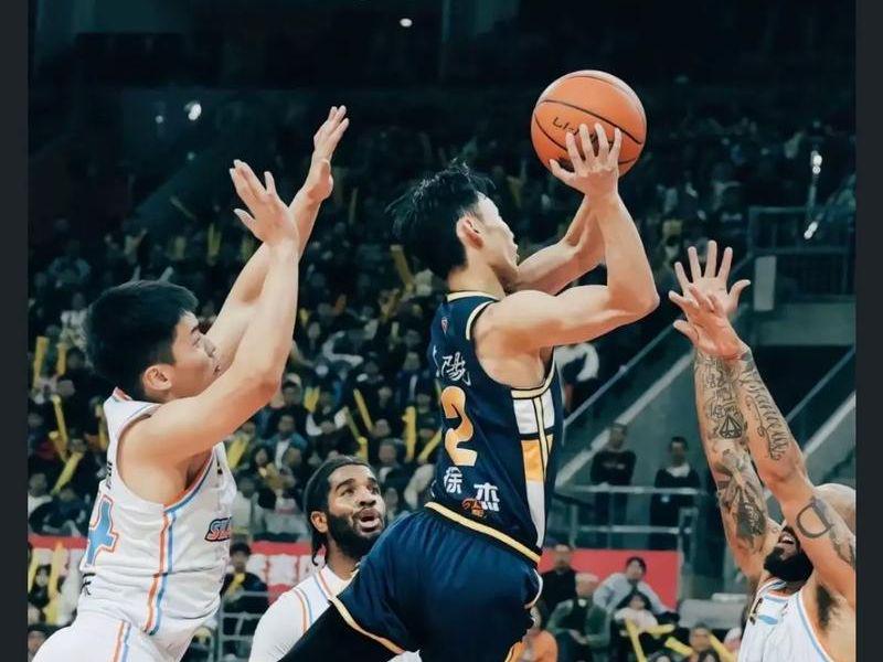 LOL世界赛直播-广东队康复遭神医术调侃胡徐赛场高光莫将个人荣誉与家国情怀对立